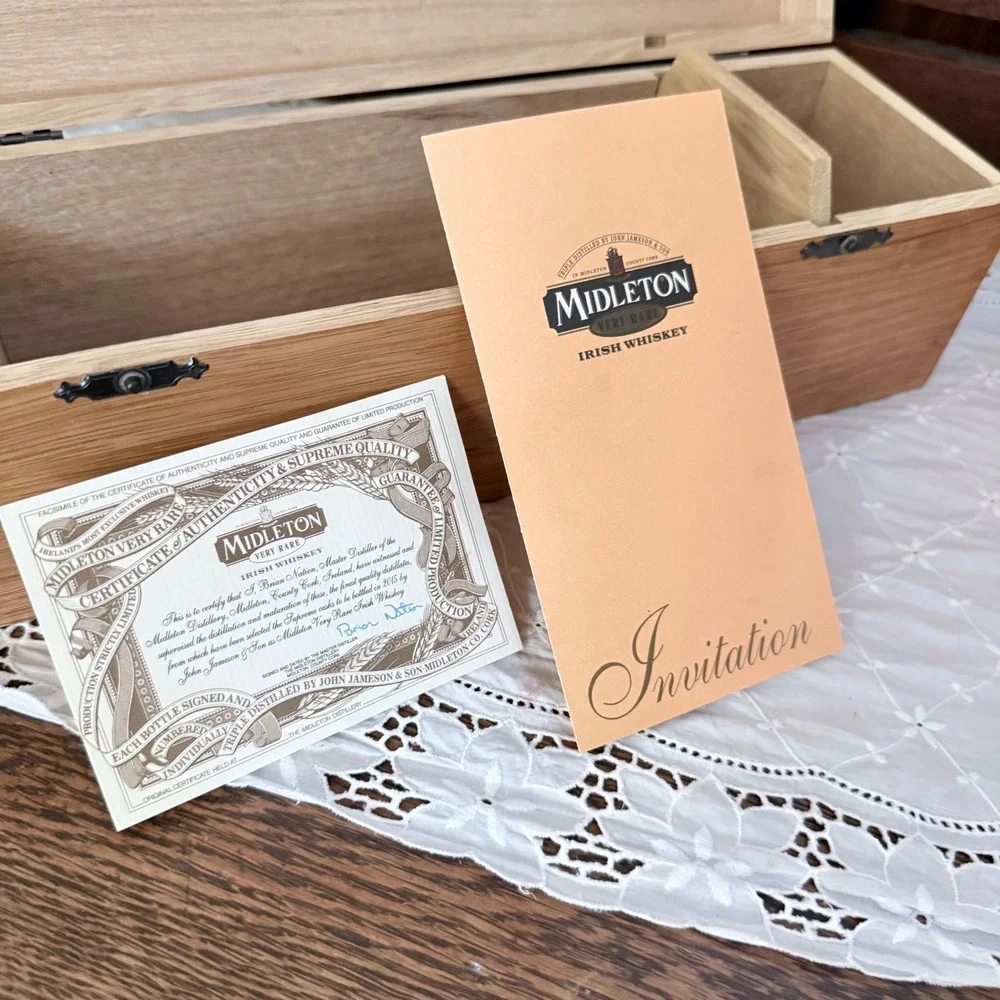 Midleton‎ Very Rare 2015 Irish Whiskey Wooden Box 750ml Case COA Excellent Brown